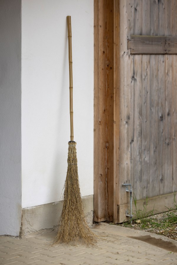 Kerbl Bamboo broom with handle